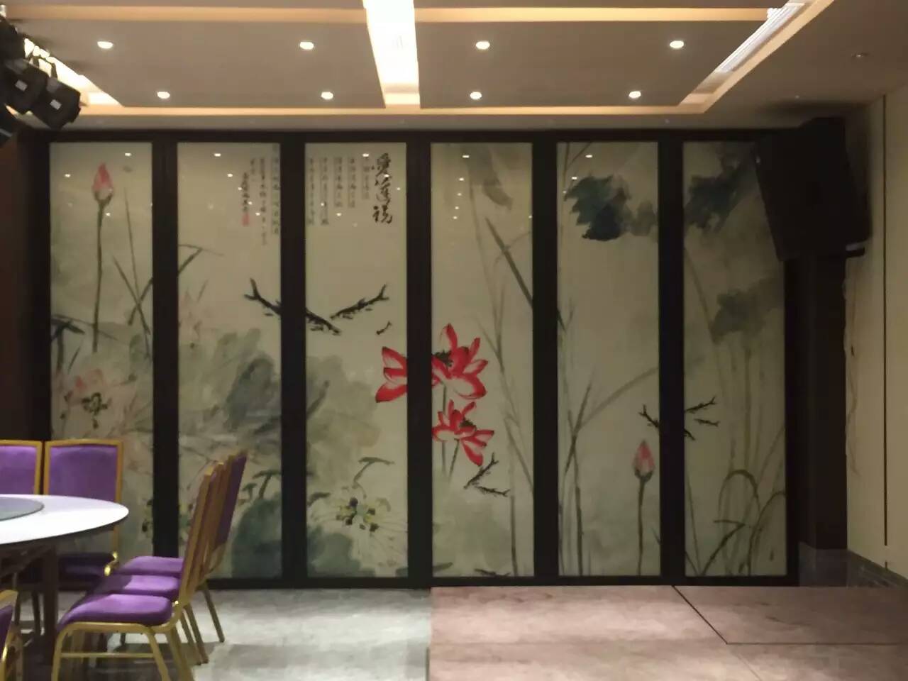 簡樸寨中軸折疊門隔斷